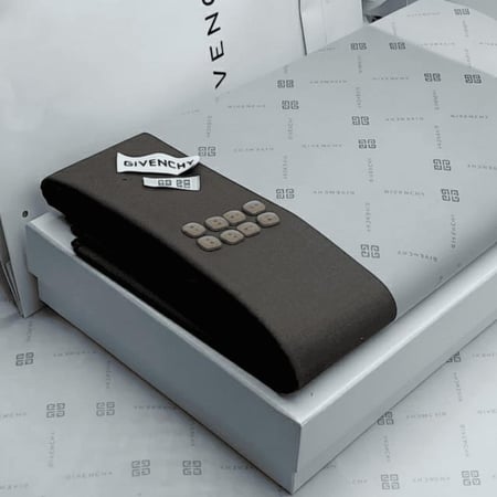 قماش شتوي ماركة جيفنشي بني مع العلبة والأزرار وشعارات الماركة