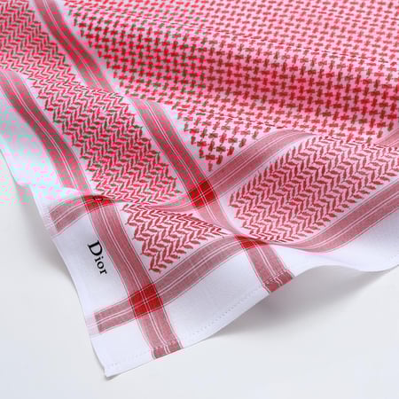 شماغ ديور انجليزي