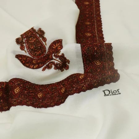 شال كشميري ديور لون ابيض تطريز احمر