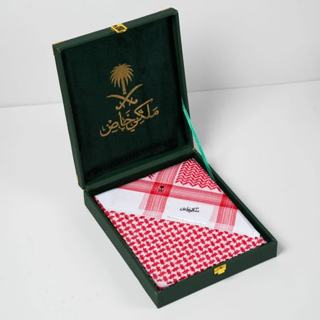 عرض 3 شماغ ملكي خاص بسعر اثنين