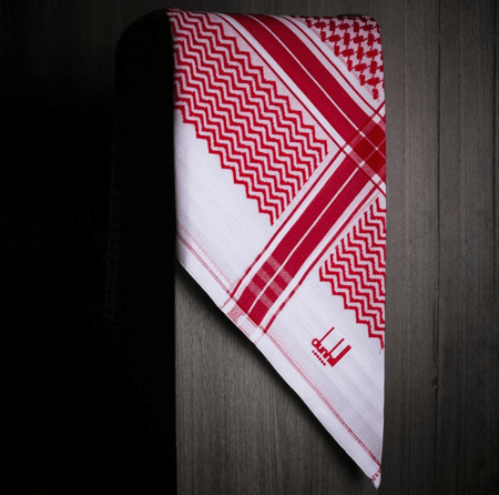 شماغ دنهل رسمي بتصميم كلاسيكي أنيق وخياطة متقنة للمناسبات الرسمية