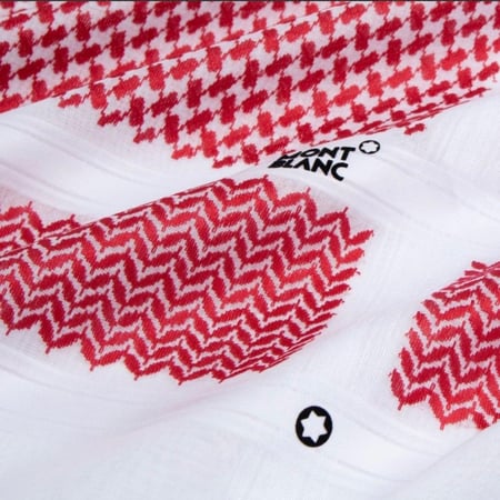 مونت بلانك شماغ احمر بختم ماركة مونت بلانك الاسود  و النقوش الحمراء