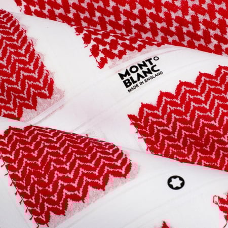 شماغ مونت بلانك 2025  بختم اسود لشعار مونت بلانك العريق و نقوش حمراء