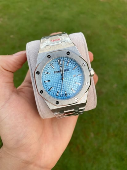 ساعة أوديمار باللون السماوي الدرجة الاولى