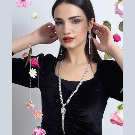 طقم زركون طويل مطلي بالبلاتين على مودل