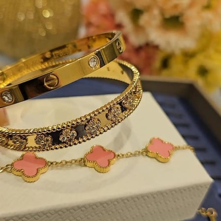 طقم اساور كارتير فان كليف وردي