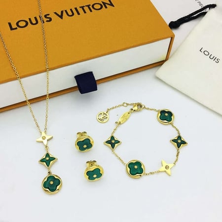 طقم مجوهلرات ال في اخضر الزهرة لويس فيتون