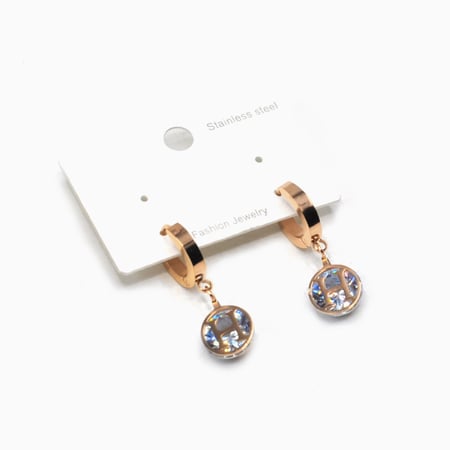 حلق مبطن بكريستال متلألئ مطلي ذهب بتصميم مستوحى من هرمز لون ذهب وردي (روز قولد)