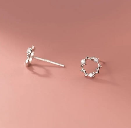 أقراط الأكاليل