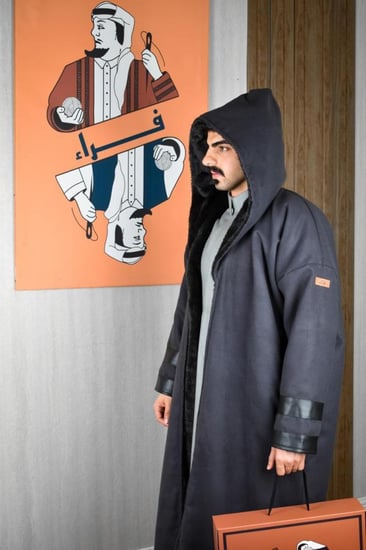 فروة العز لون رمادي مبطنة بفرو ناعم