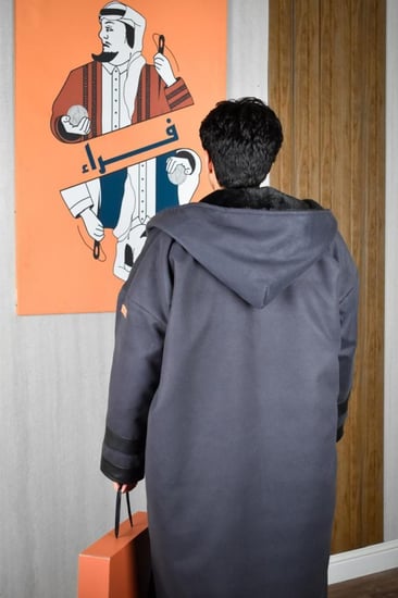 فروة العز لون رمادي مبطنة بفرو ناعم