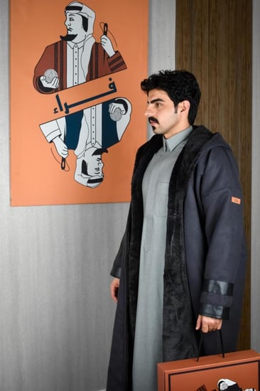 فروة العز لون رمادي مبطنة بفرو ناعم