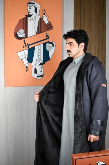 فروة العز لون رمادي مبطنة بفرو ناعم