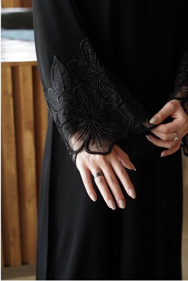 عباية شيك لإطلالة أنيقة وعصرية كل يوم