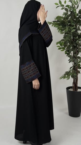 عباية مزخرفة فخامة ناعمة بتصميم أنيق