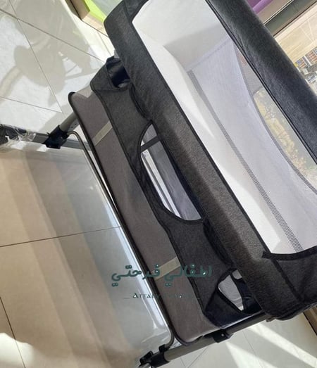 سرير اطفال للتوائم يثبت بجانب السرير