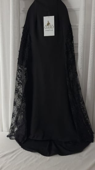 فستان منيفه