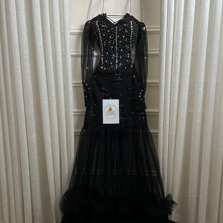 فستان اسماء