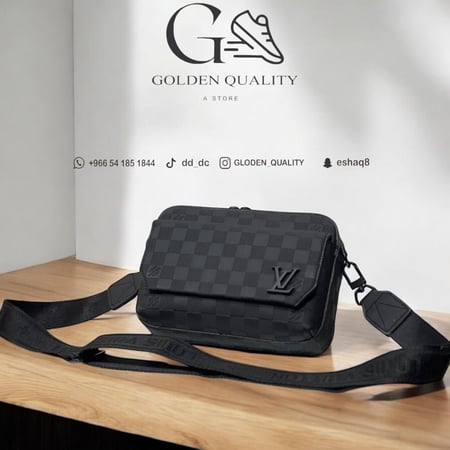 شنطة كتف من لويس فيتون