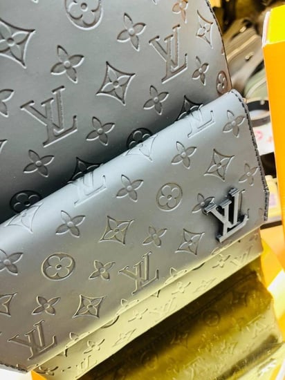 شنطة ظهر لويس فيتون