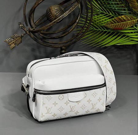 شنطة كتف لويس فيتون