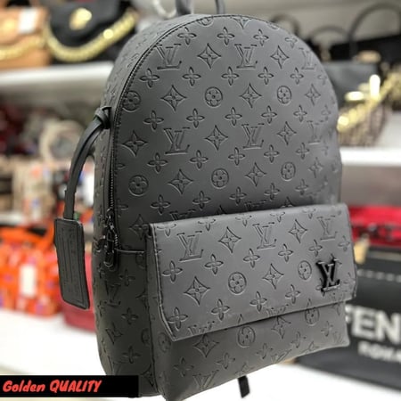 شنطة ظهر لويس فيتون