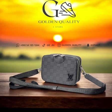 LOUIS VUITTON  شنطة يد وكتف