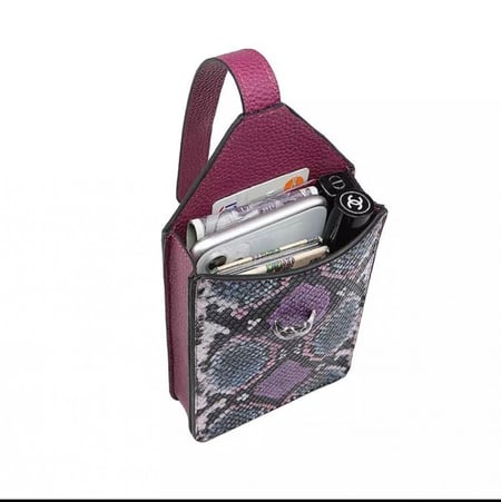 حامل جوال وعدد من البطايق