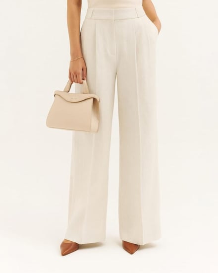 شنطة نسائية من الجلد باللون البيج