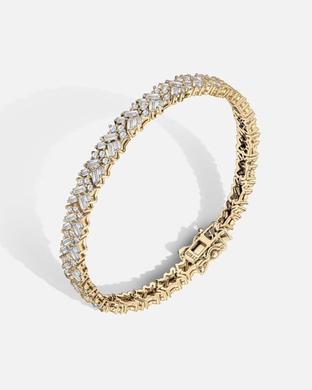 اسوارة نسائية باللون الذهبي