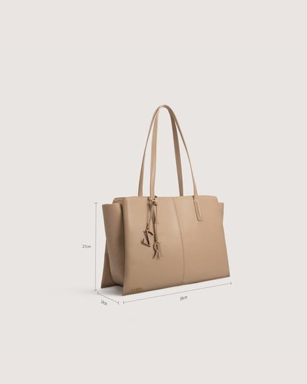 شنطة نسائية بحجم كبير جدا بلون بيج