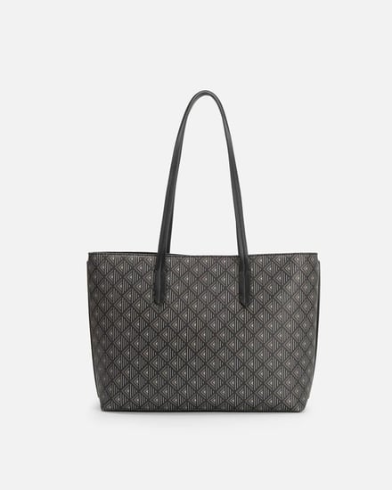 شنطة بحجم كبير ومناسب باللون الأسود