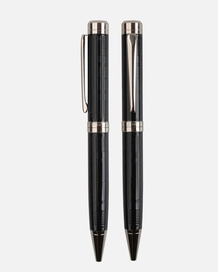 قلم رجالي مميز باللون الأسود والفضي