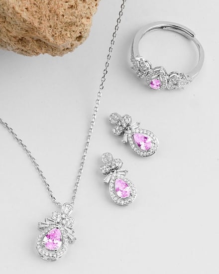 طقم اكسسوار نسائي ناعم بلون فضي ووردي