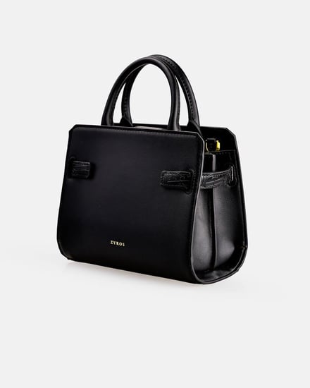 شنطة بمقاس واسع باللون الأسود