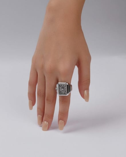 ساعة الخاتم بتصميم مبتكر بلون فضي