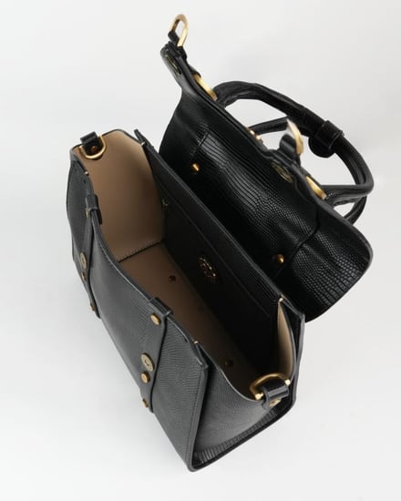 شنطة نسائية بمقاس كبير باللون الأسود