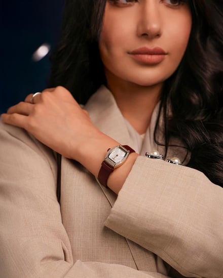 ساعة أَديم النسائية جلد بلون عودي