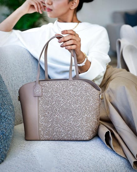 شنطة نسائية راقية من الجلد بلون وردي