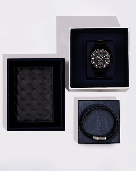 طقم رجالي أنيق باللون الأسود