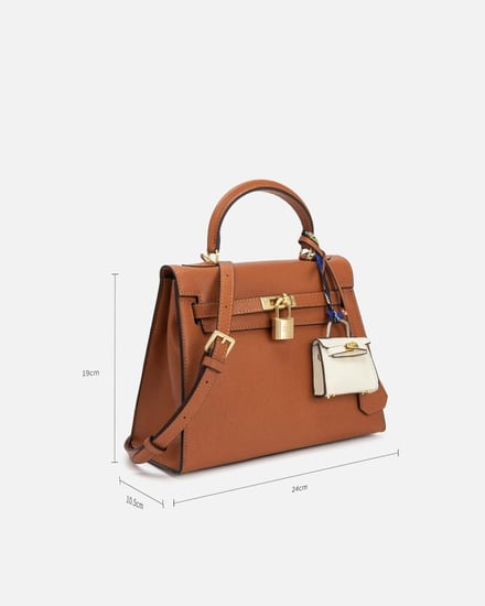 شنطة نسائية تعبر عن الأناقة العصرية بلون بني