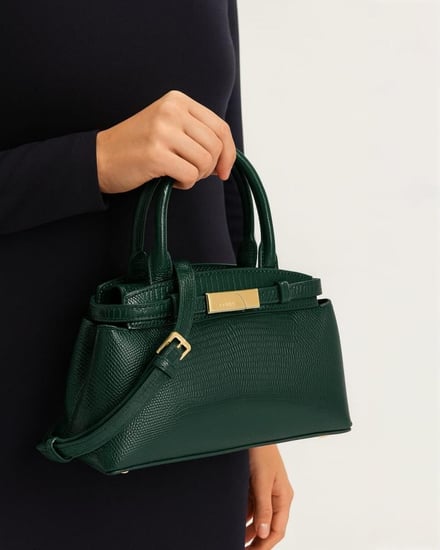 شنطة نسائية من الجلد الفاخر بلون أخضر