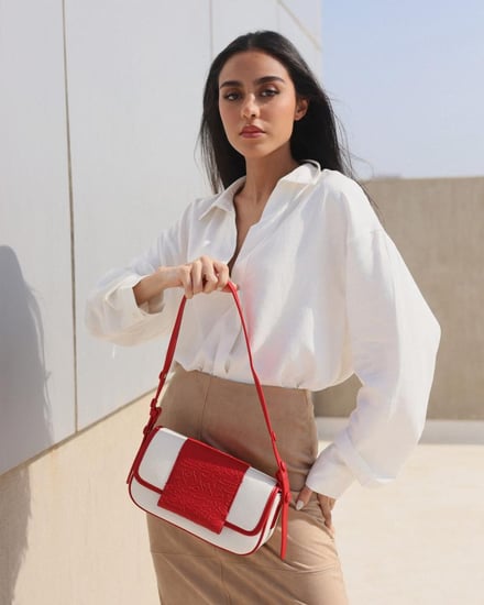 شنطة حِرفة النسائية لكل يوم بلون أبيض وأحمر.