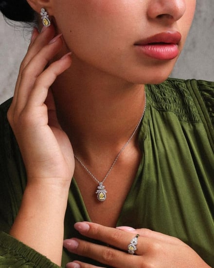 طقم اكسسوار نسائي ناعم بلون فضي وأصفر