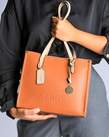 شنطة نسائية كلاسيك بلون بني