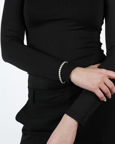 اسوارة نسائية بتصميم أنيق بلون فضي