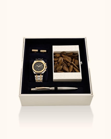 طقم هدية رجالي مميز بلون فضي وذهبي