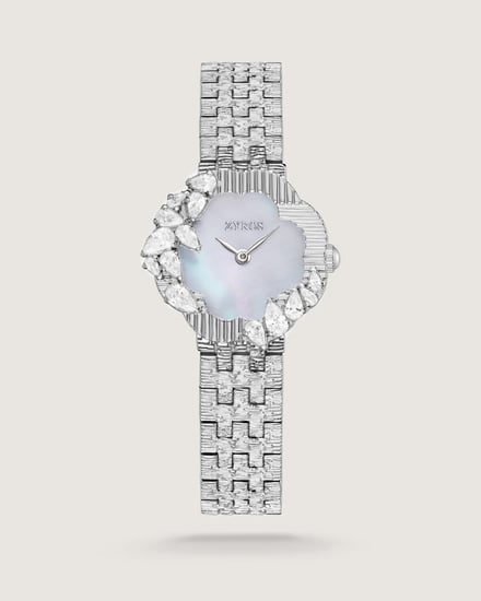 ساعة نسائية بسير من الستيل بلون فضي