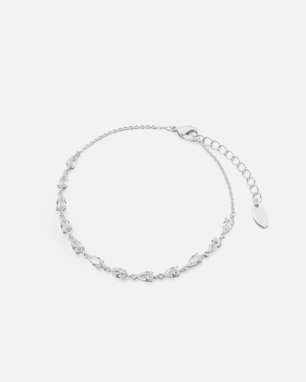 اسوارة نسائية بتصميم مميز بلون فضي