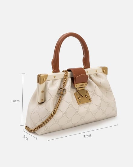 شنطة نسائية مميزة بلون بيج.